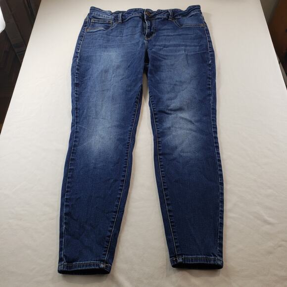 Maurices Jeans Women Plus 18 Regular Mid Rise Blue Skinny Jeans Outdoors 36x28.5 - Picture 12 of 13